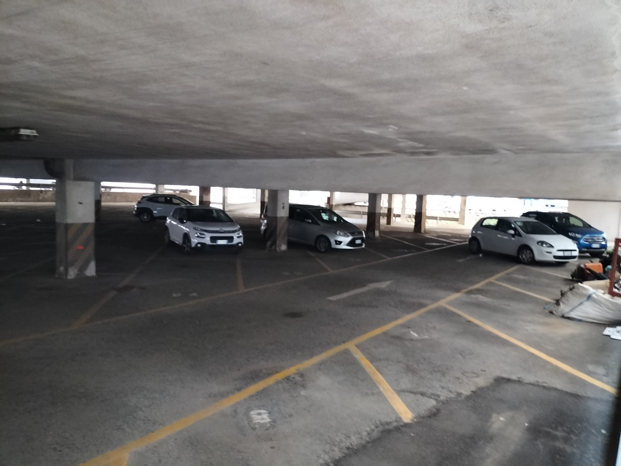 Cagliari, il multipiano di via Caprera sbarrato da 16 anni: “Ma parcheggi garantiti ai furbetti”