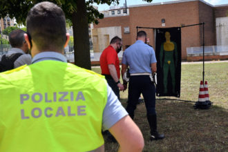A Quartu vigili urbani armati di pistola e taser: “Presto una caserma tutta per loro”