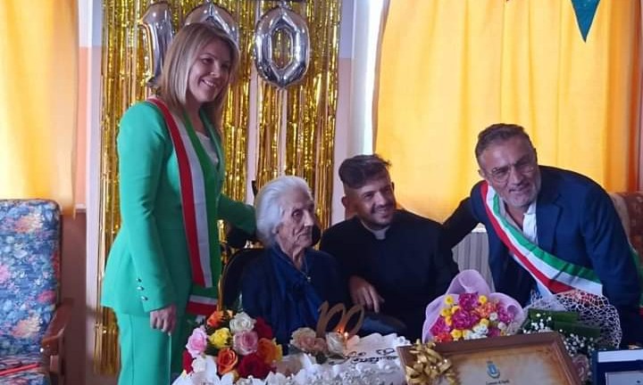 Assemini, ancora festa in città per la nuova centenaria Virgilia Dessì