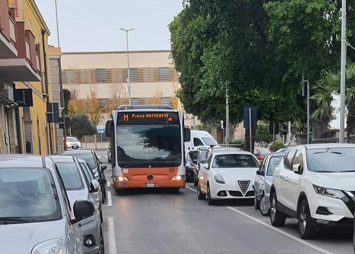 “Troppe chiusure al traffico e pochi parcheggi, basta con tutte queste feste”: cittadini in rivolta a Monserrato