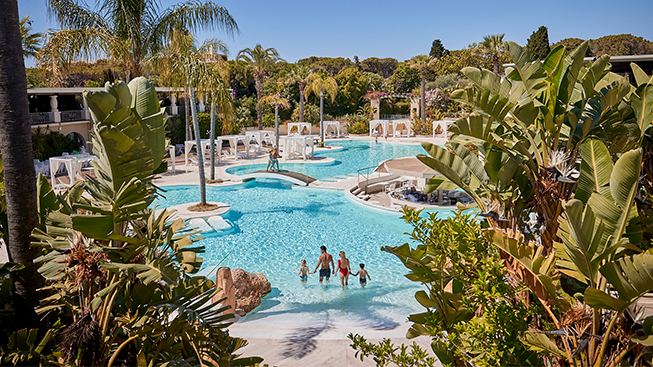 RELAX, DIVERTIMENTO E SPORT NELL’ULTIMO WEEKEND DELLA STAGIONE DEL FORTE VILLAGE