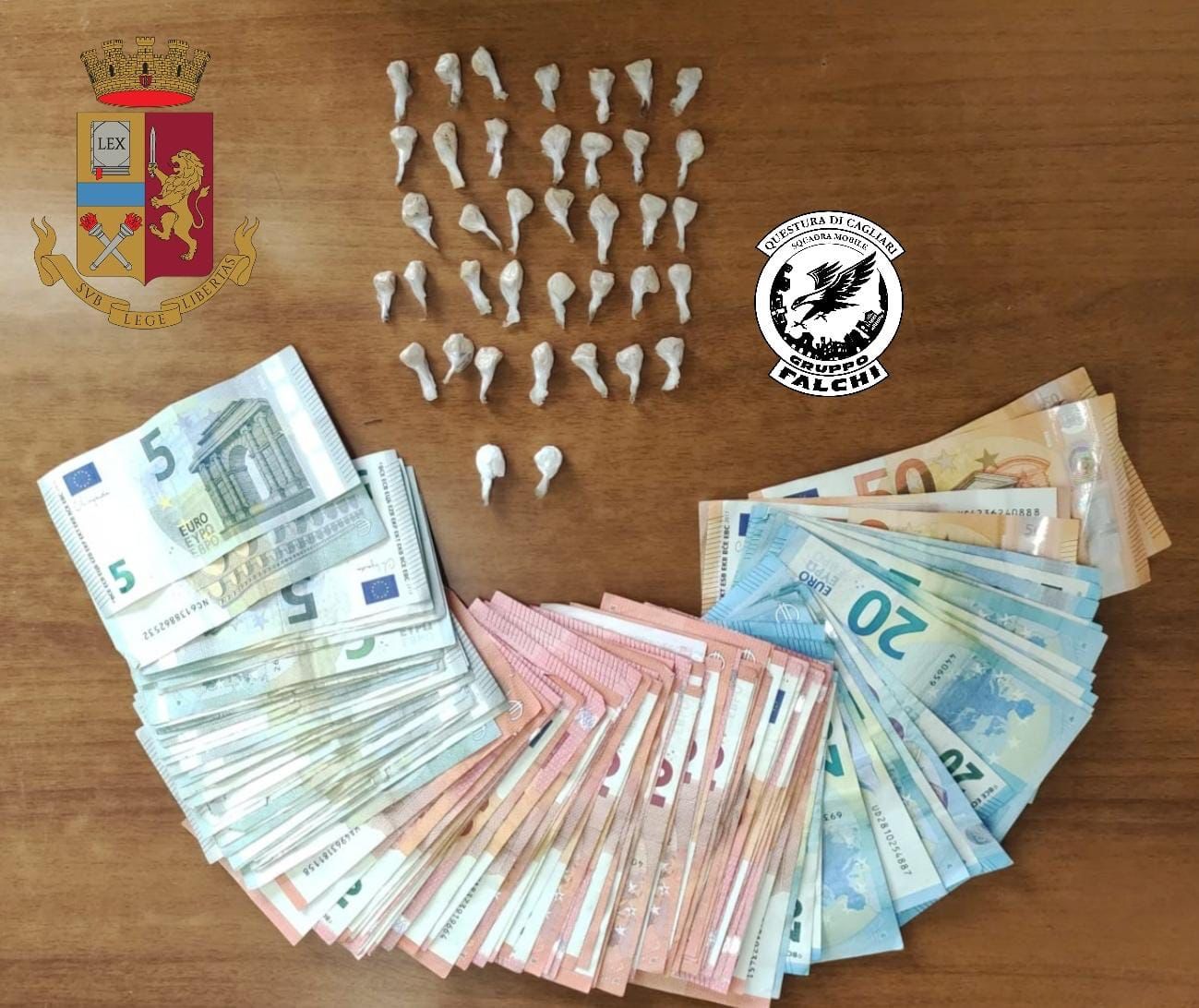 Cagliari, utilizza la casa come base per lo spaccio della droga: 49enne finisce ai domiciliari