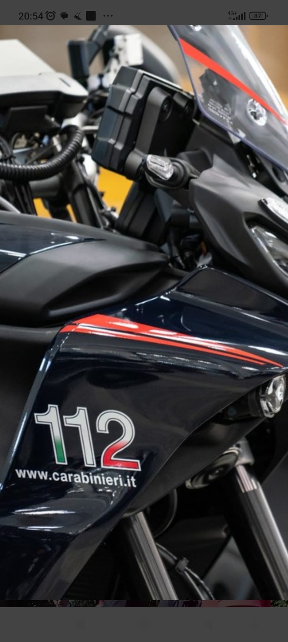 Rubano la borsa di una donna da un’auto e utilizzano le carte di credito: due denunce a Quartu