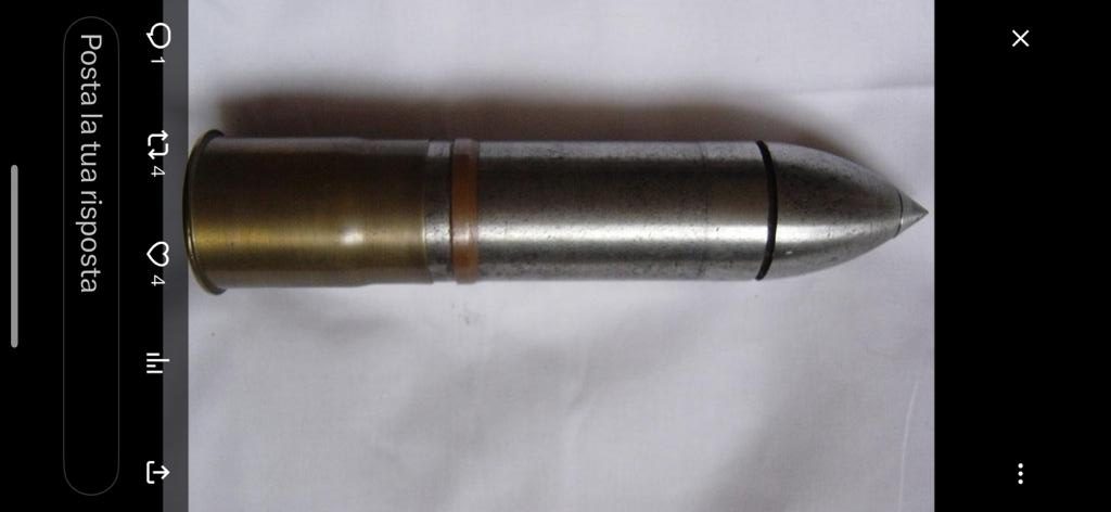 Cagliari, trova un bossolo della Prima guerra mondiale tra gli oggetti del marito defunto e lo consegna ai carabinieri