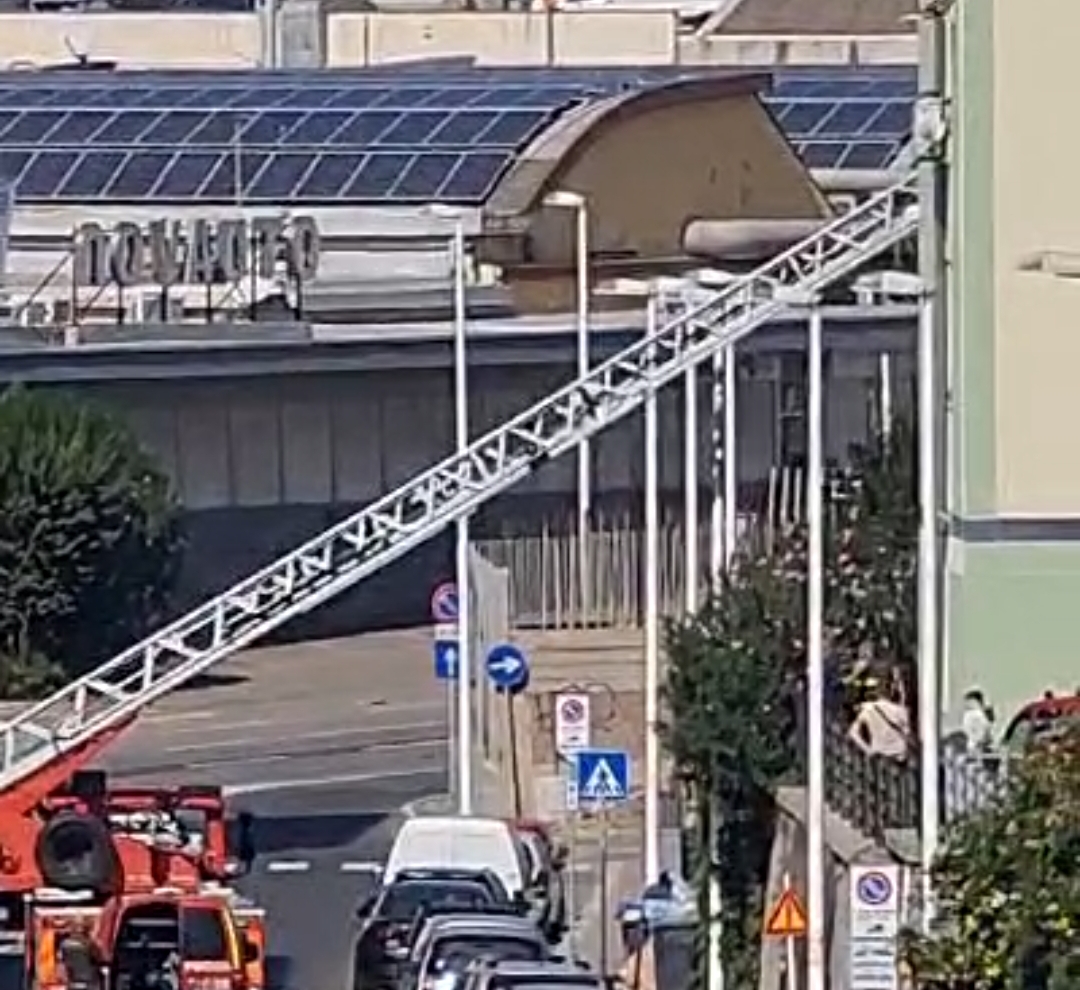 Cagliari, paura a San Michele: una sedia in fiamme in un appartamento di via Bosco Cappuccio