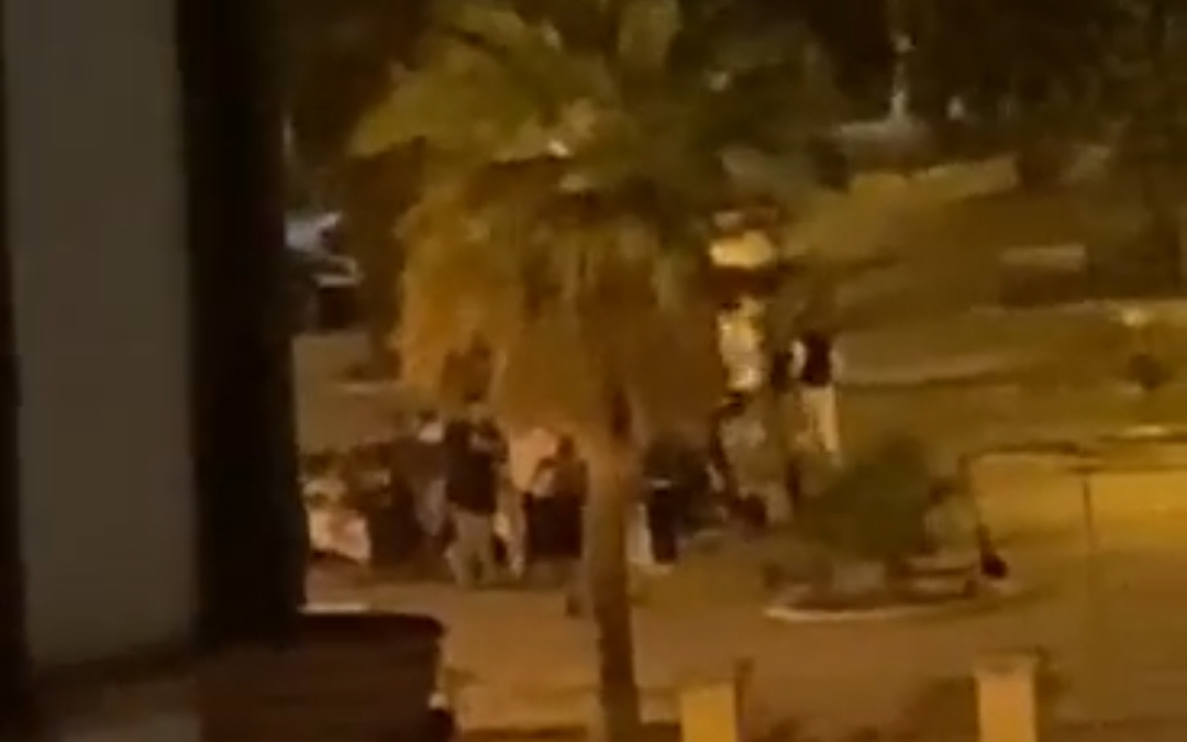 Urla e musica a palla, notte insonne per i residenti di Villanova: “Banda di balordi scatenati a Terrapieno”