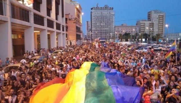 “Sono omosessuale, vivo ad Assemini, mi hanno preso di mira e mi disprezzano: perché?”