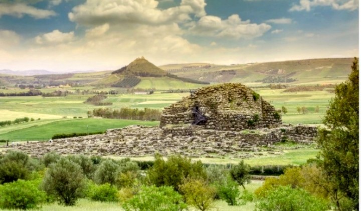 Barumini, stop al maxi progetto eolico di 24 ettari: “Il nuraghe Turriga non si tocca”