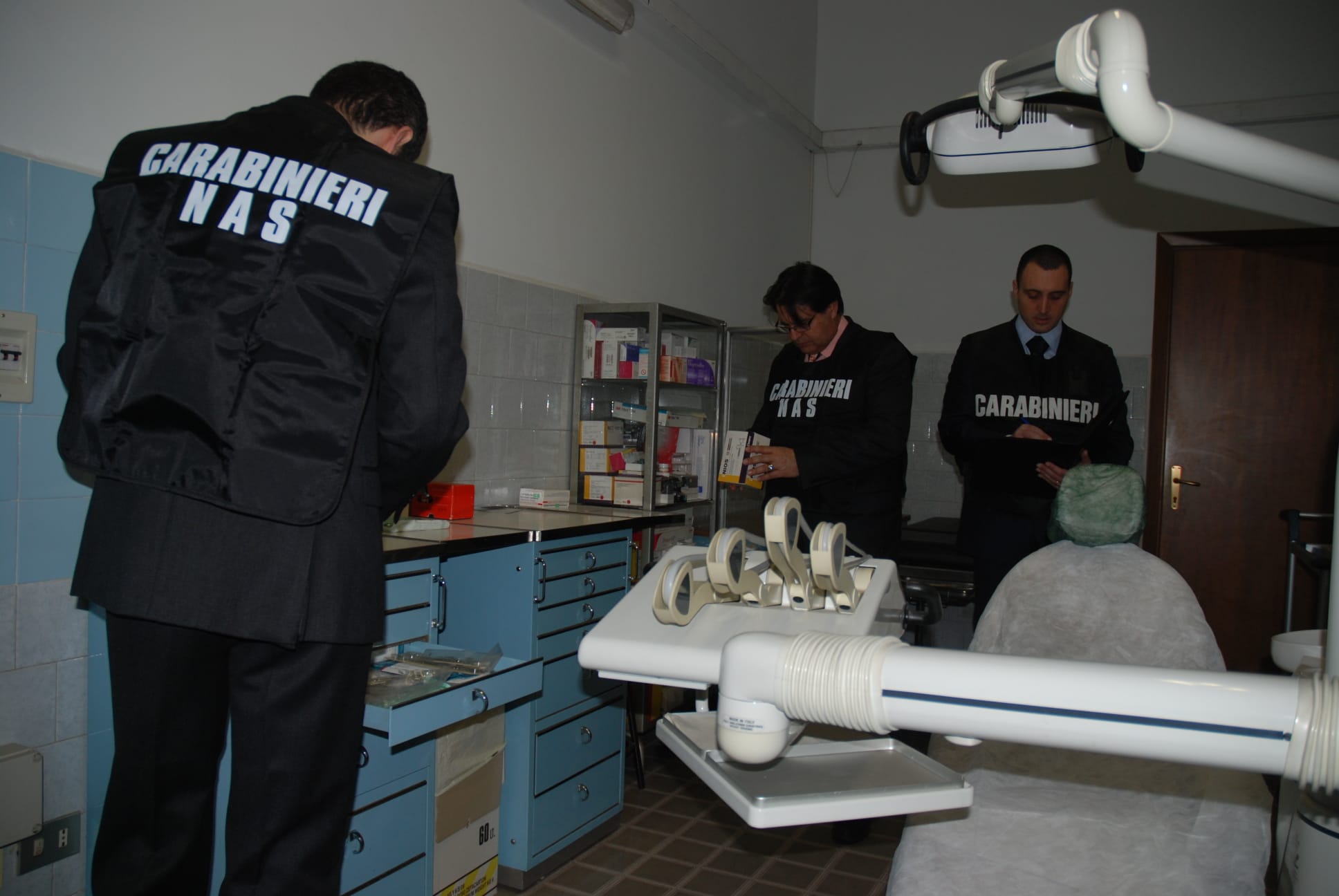 Blitz dei Nas a Cagliari, sequestrato un laboratorio odontotecnico: “Pericolo per la salute pubblica”