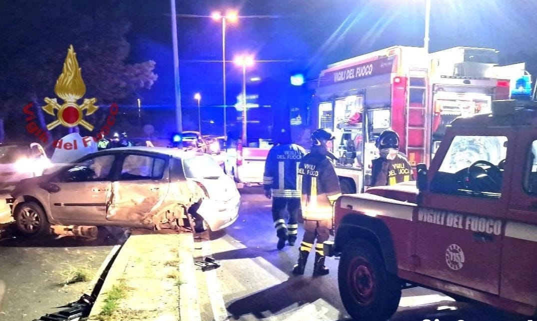 Cagliari, carambola di auto nella notte al Poetto: ci sono feriti