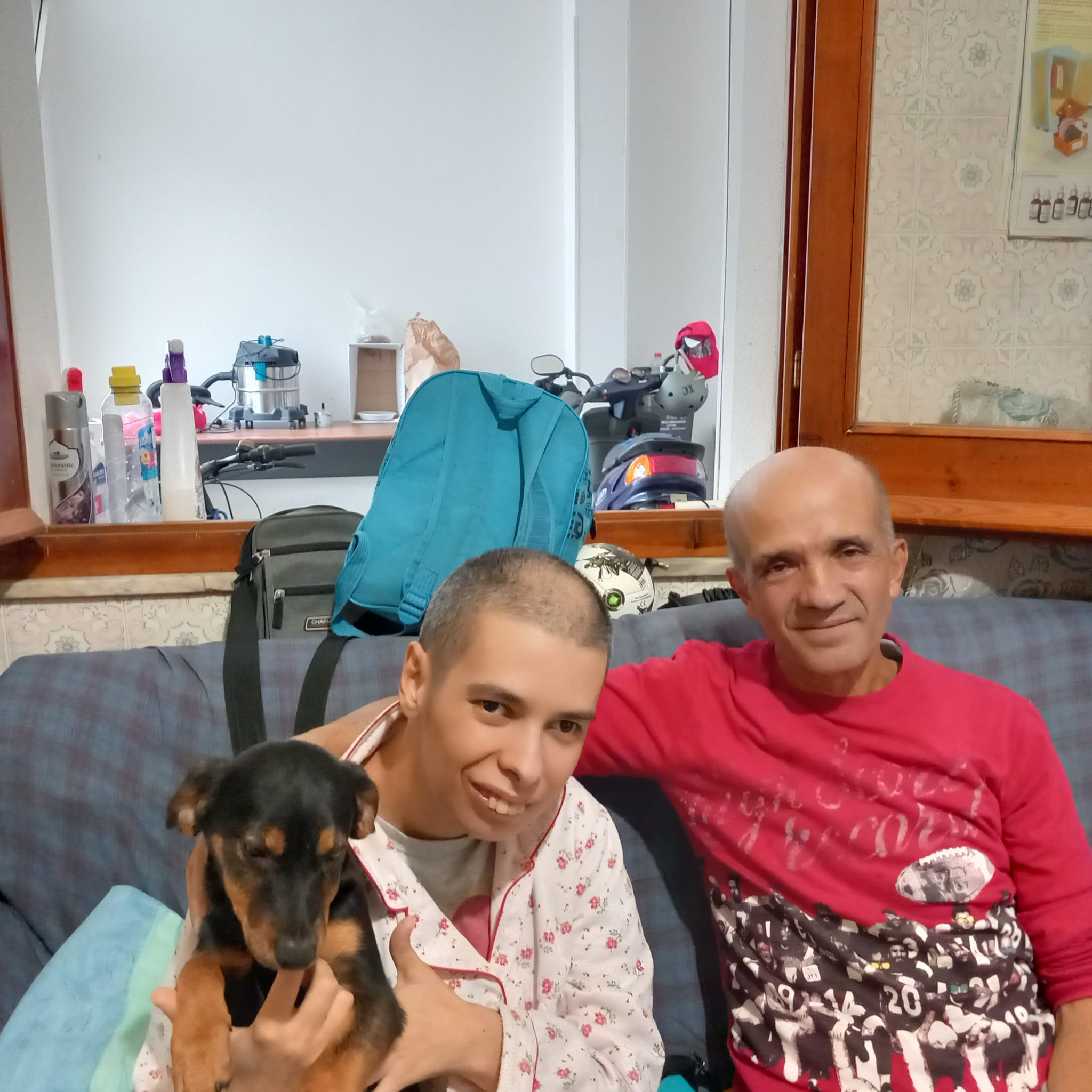 Quartu, il dramma di una famiglia: “Nostra figlia disabile rinchiusa in casa senza aiuti e assistenza”