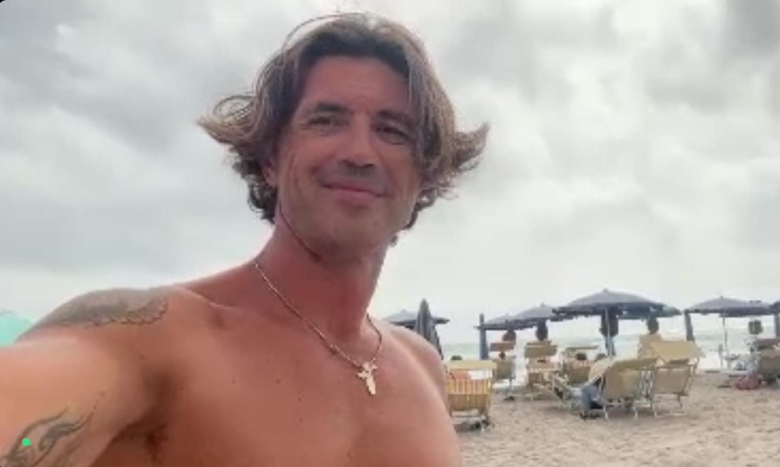 Cagliari, crocierista tedesca fa il bagno nonostante le onde grosse: “Salvata a 50 metri dalla riva”