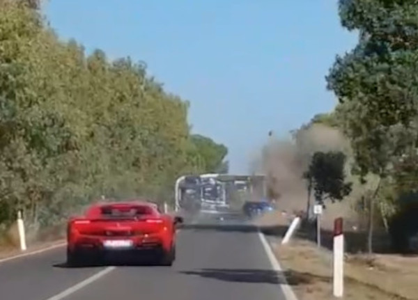 Sorpasso vietato, schianto e Ferrari in fiamme: così sono morti Markus e Melissa Krautli sulla 195
