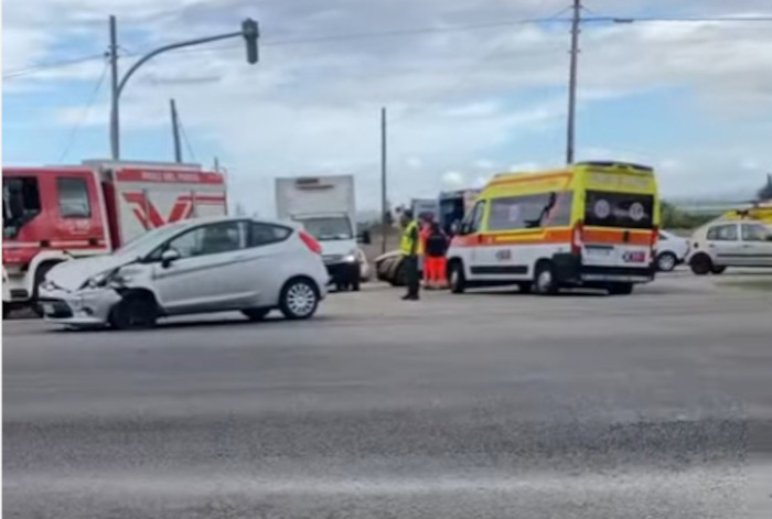Semafori spenti, pauroso schianto sulla Ss 130: 78enne di Assemini in gravissime condizioni