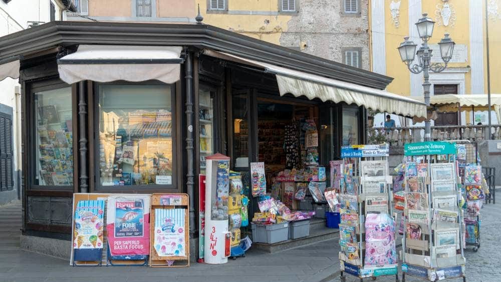 L’inarrestabile agonia delle edicole in Sardegna: in 10 anni spariti 250 punti vendita