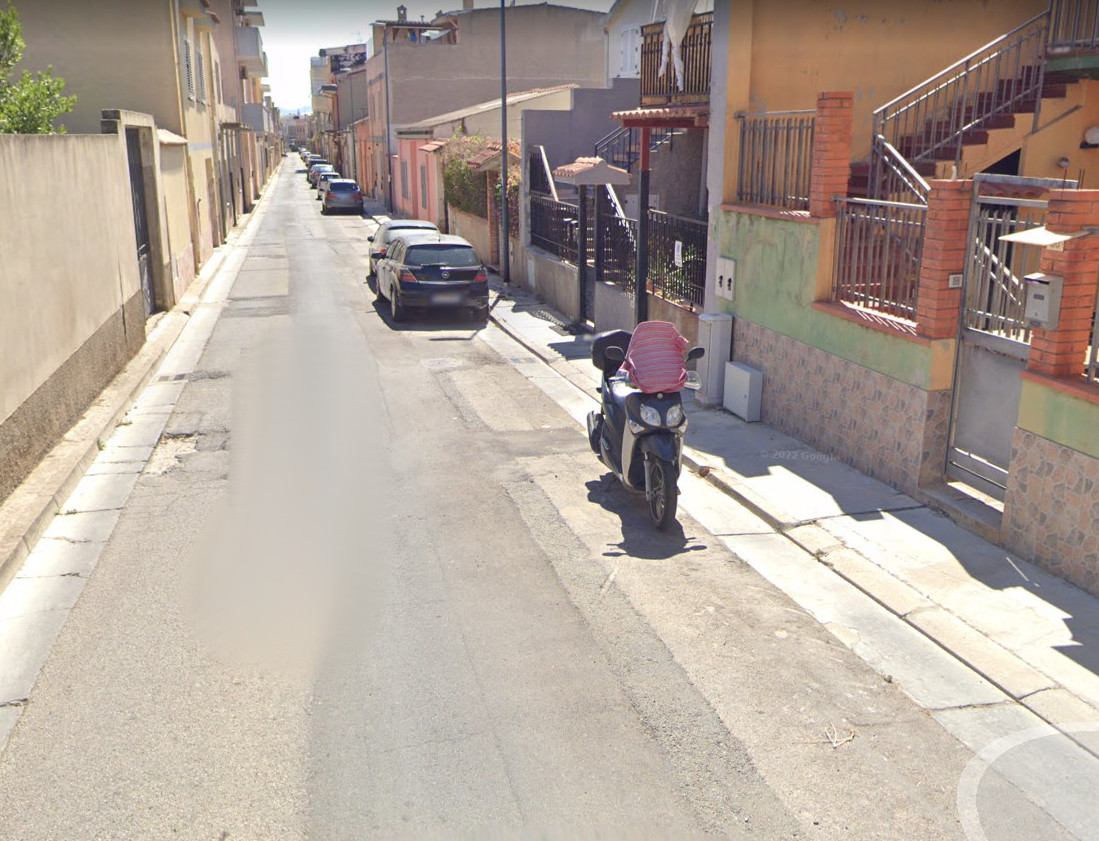 Selargius, il motorino sprofonda in un fosso: 20enne risarcito dopo l’accordo tra Comune e Abbanoa