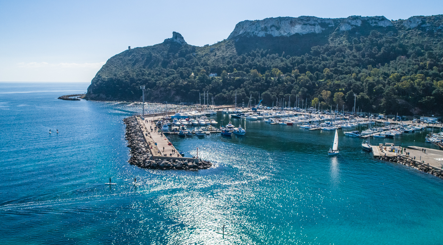 Dramma a Cagliari, crocierista americana fa un tuffo a Marina Piccola e muore