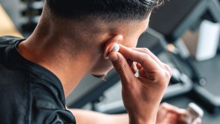 Esame della patente col trucco dell’auricolare: pakistano denunciato a Cagliari