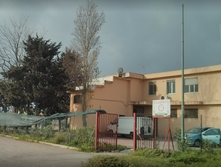 Litigano col vicino a Cagliari e occupano gli spogliatoi di San Lussorio a Selargius: Rom sgomberati