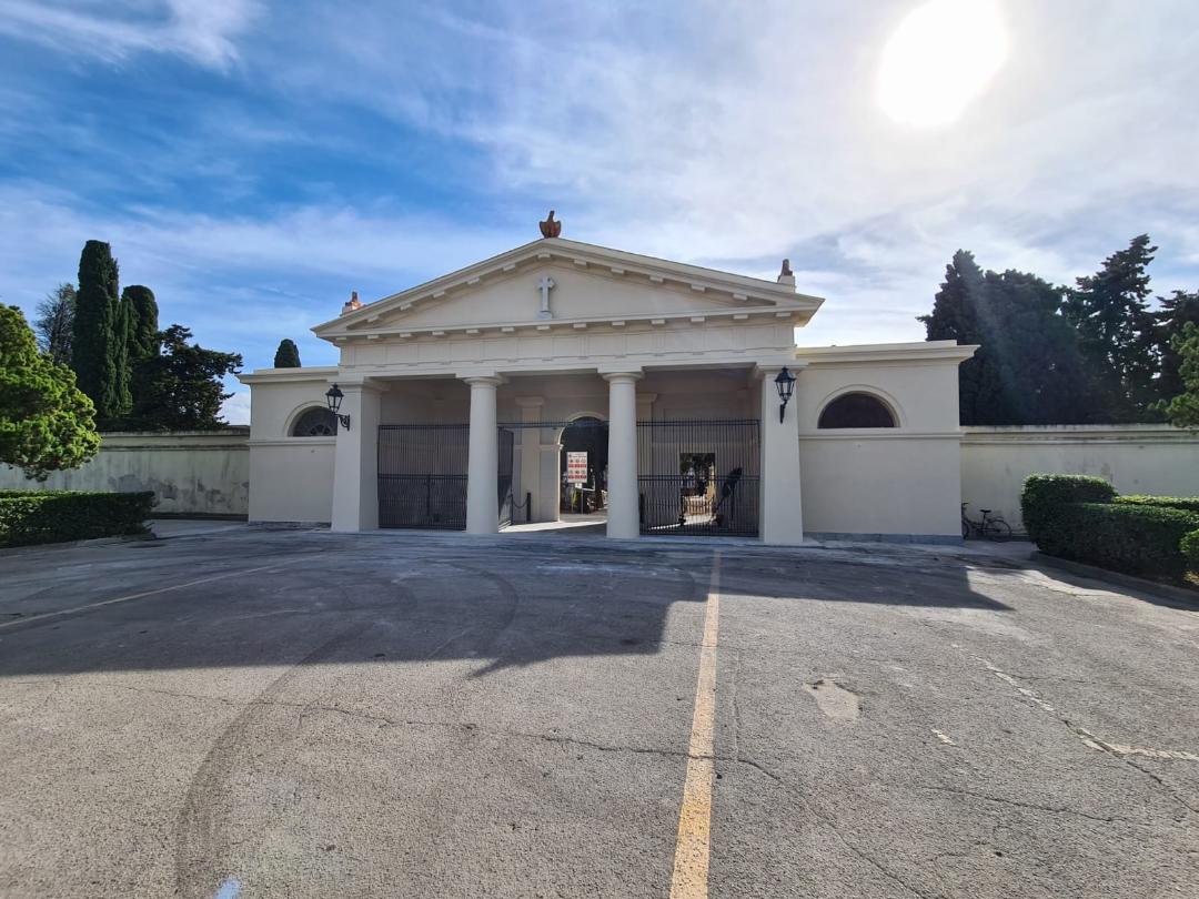 Quartu, risorge la facciata del cimitero: in futuro più loculi, forno crematorio e telecamere