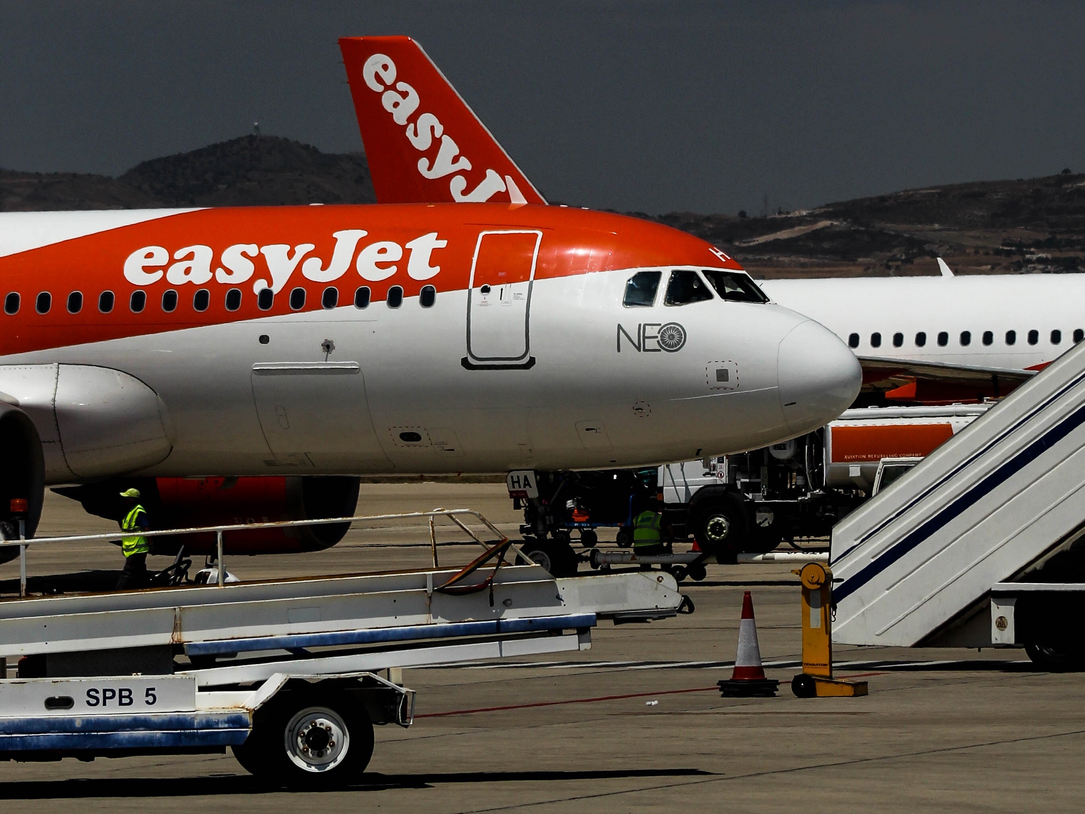 Due voli cancellati in 3 ore, centinaia di sardi beffati da Easyjet: “Chiedete i rimborsi di 250 euro”