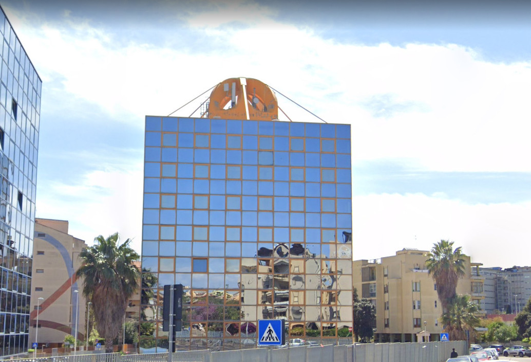 Pirri, caccia al business nelle torri abbandonate: oltre 500mila euro per un ufficio panoramico e 6 parcheggi