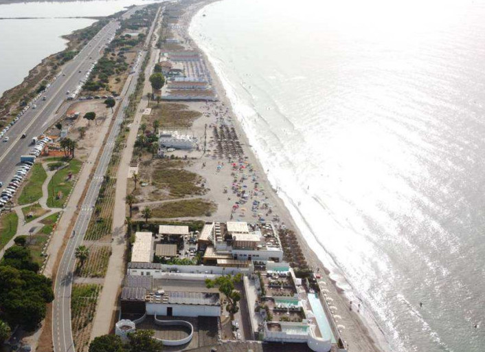 Rivoluzione al Poetto di Quartu: chioschi sempre aperti, stop alle auto e area per concerti e spettacoli