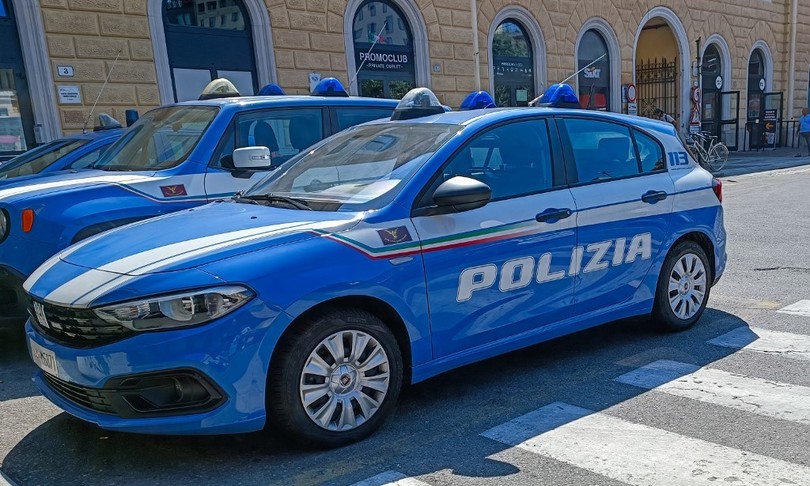 Ennesimo femminicidio, strangola la moglie e tenta il suicidio