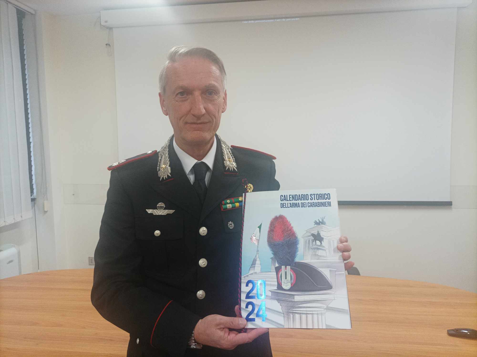 Cagliari, i carabinieri presentano il calendario 2024: “I soldi delle vendite ai bimbi orfani e all’ospedale di Reggio Calabria”