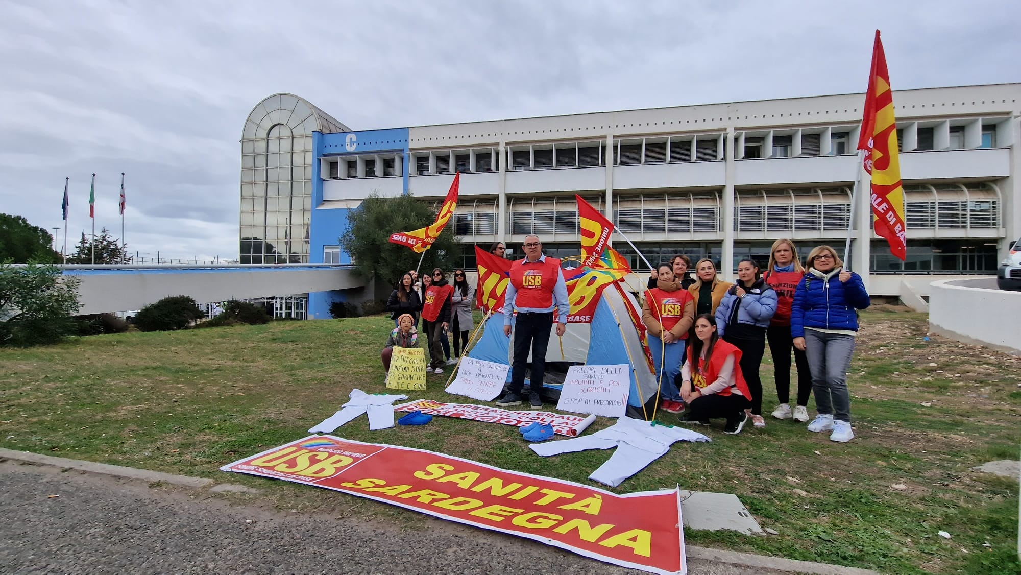 Monserrato, dipendenti stremati al Policlinico: “Il Covid galoppa e non fanno assunzioni per curare i malati” (VIDEO)