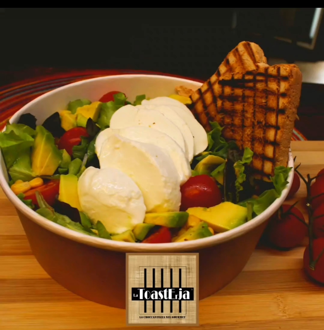 La Toasterja – Un connubio irresistibile tra toast e insalatona