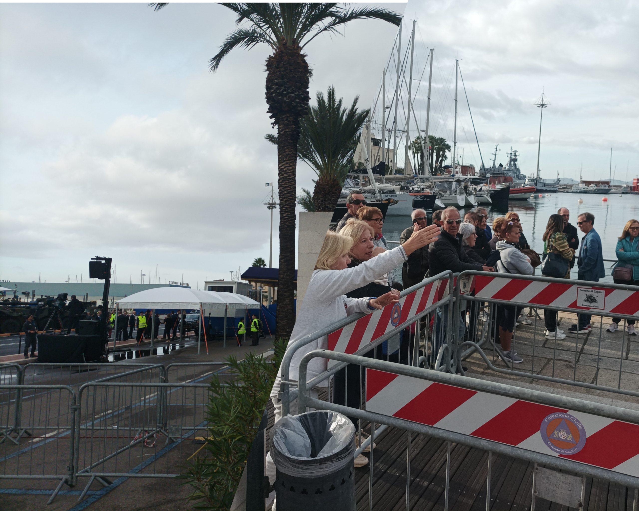 Cagliari, via Roma zona rossa per Mattarella: traffico bloccato e tanti curiosi per le frecce tricolori