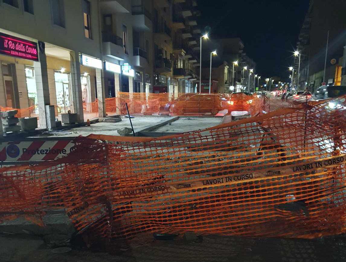 Cagliari, Sant’Avendrace tra transenne e cantiere maledetto: “Quartiere abbandonato in un mare di disastri”