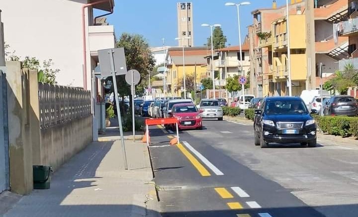 Assemini, la nuova viabilità toglie parcheggi: “Altra mazzata al piccolo commercio”
