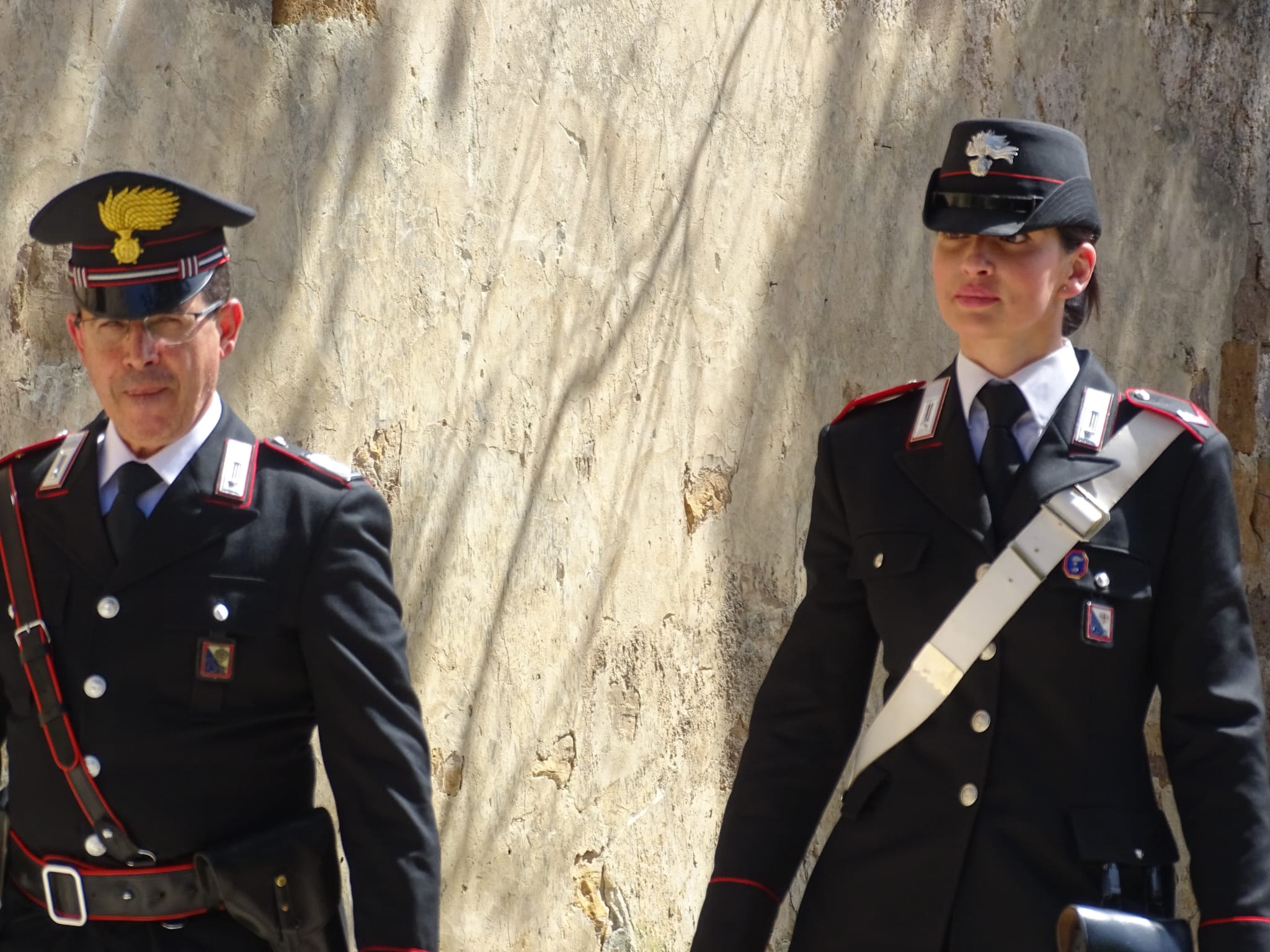 Viola a più riprese il divieto di avvicinamento, 65enne ai domiciliari ad Assemini