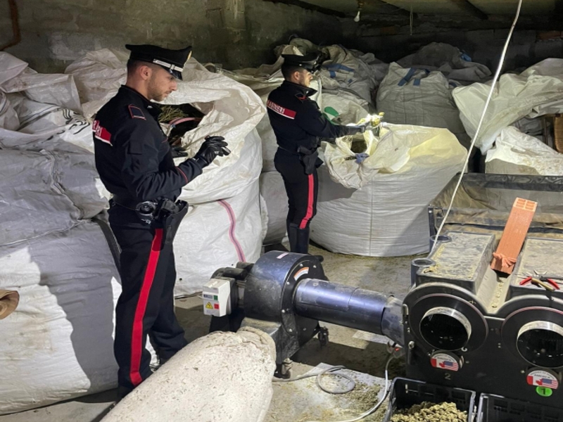 Decimomannu, tonnellate di droga nascosta in un rudere: 5 arresti nel blitz dei carabinieri (VIDEO)