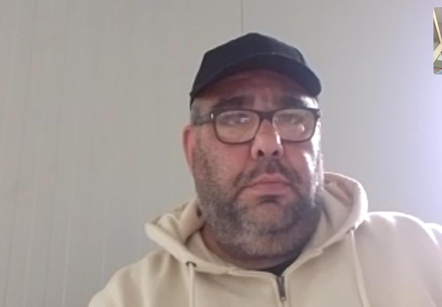 Cagliari, perde il lavoro a 42 anni: “Vivo in un container freddo tra topi e blatte”