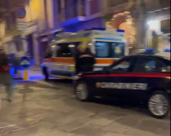 Cagliari, paura alla Marina: 18enne marocchino minaccia col coltello il gestore di un kebab