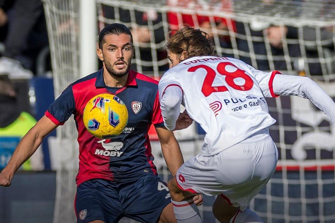 Cagliari-Monza 1-1, Dossena illude ma poi Hatzidiakos regala il pareggio: i rossoblù frenano