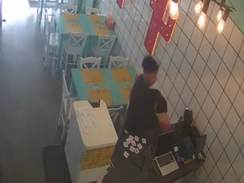 Cagliari, furto in viale Bonaria: entra nel ristorante messicano e ruba il barattolo delle mance