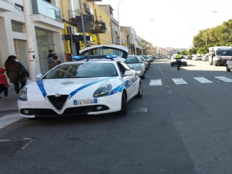 Pirri, un’auto vola sul marciapiede dopo un tamponamento: due donne in gravi condizioni all’ospedale
