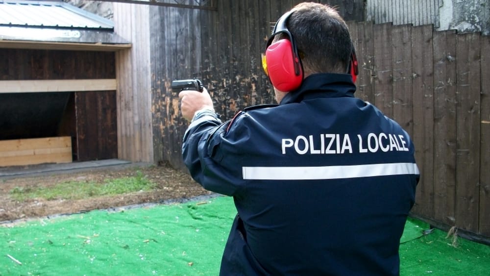Quartu, ecco 62 pistole per gli agenti della polizia Locale: controlli serrati anche di notte