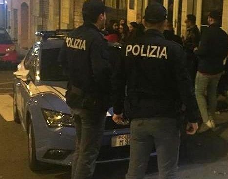 Cagliari, ancora un agguato alla Marina: due giovani presi a schiaffi e derubati, arrestati tre tunisini