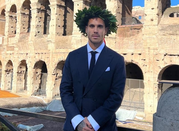 Numero 10 e dottore: il fantasista del Cagliari Nicolas Viola si laurea a Roma in psicologia