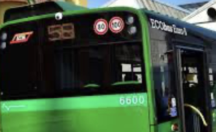 Milano, 45enne accoltellata a bordo di un autobus