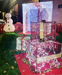 Concorso “Le migliori luminarie in Sardegna 2023”: il giardino di piazza Sa Porta a Silius