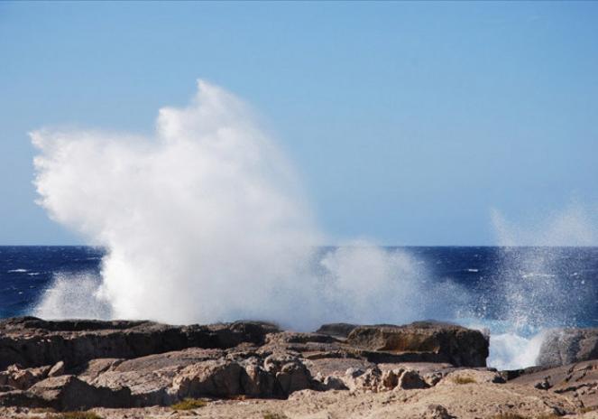 Meteo Casteddu, tempesta di vento e rischio mareggiate sulla Sardegna: crollano le temperature