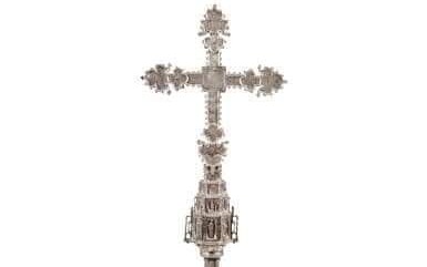 Trovata all’asta in Inghilterra: 10 mila euro per riportare in Sardegna l’antica croce rubata a Mandas