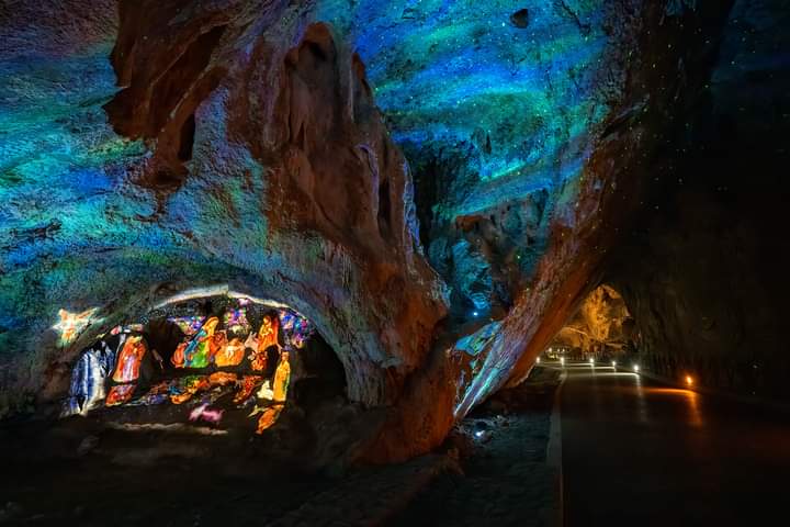 Domusnovas, con il presepe la grotta di San Giovanni si veste di magia