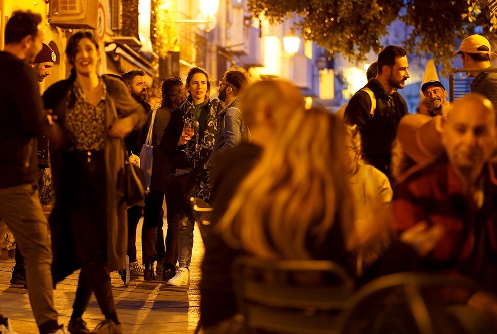 Musica e dj in piazza, stangata a Bar Florio e Ninnos a Cagliari: un anno e mezzo senza tavolini e drink all’aperto